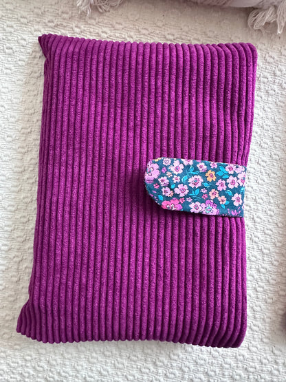 Protège Coran fuchsia en velours côtelé, fait main en France