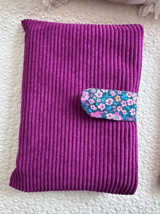 Protège Coran fuchsia en velours côtelé, fait main en France